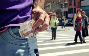 Alcanza el sueldo mínimo en Colombia